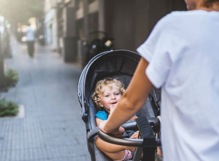 До какого возраста нужна коляска?