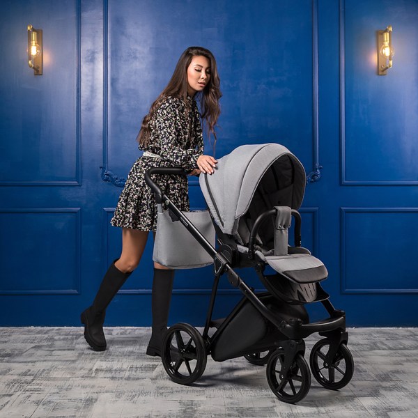 Как правильно складывать детскую коляску?